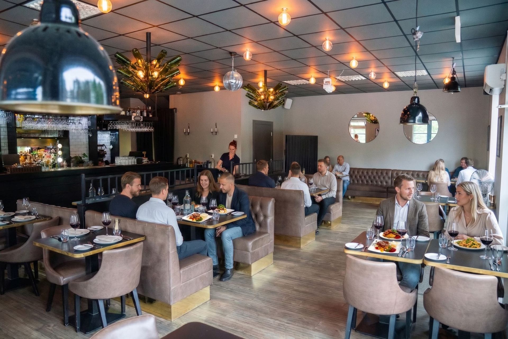 Restaurangens atmosfär på Brunna Kök & Bar